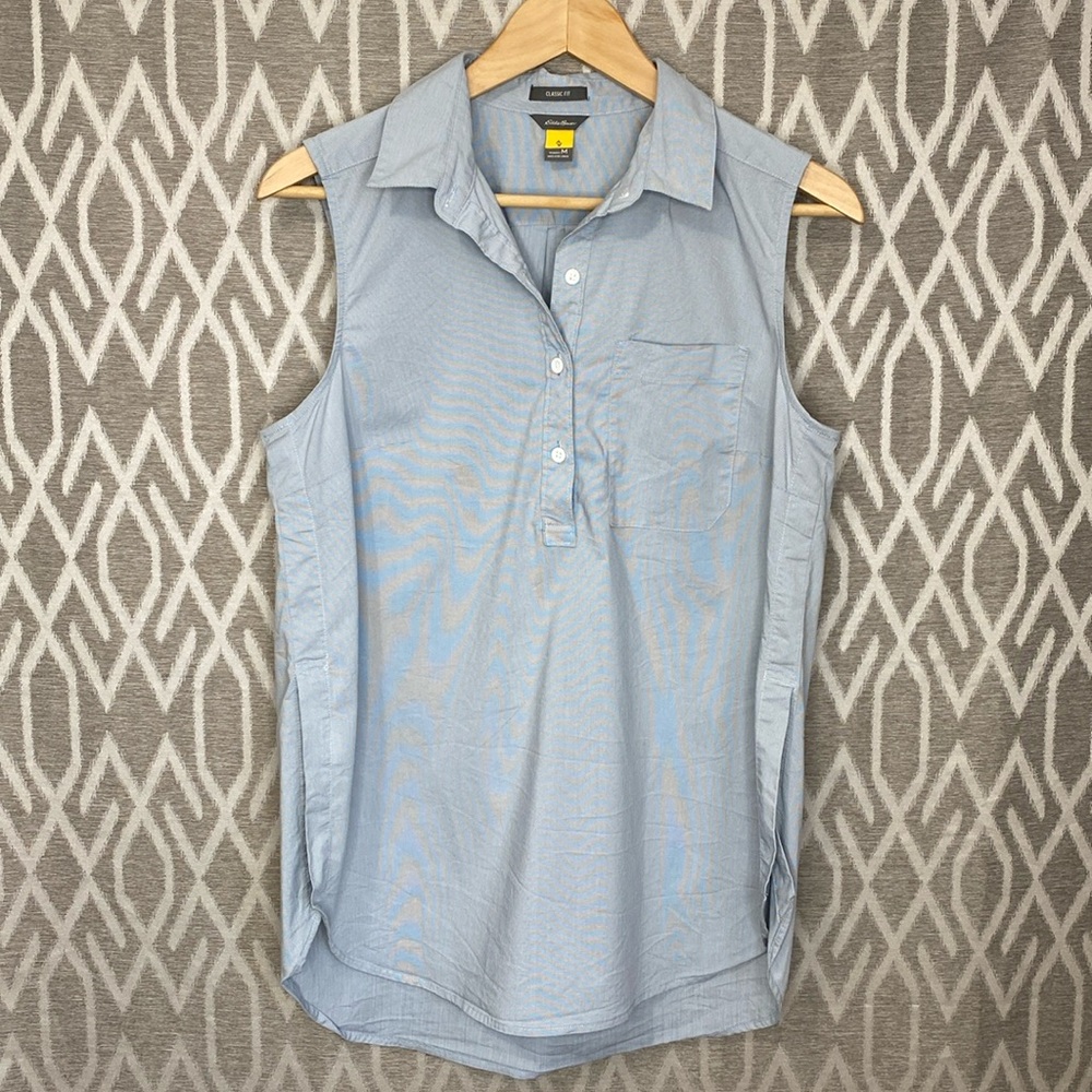 Eddie Bauer Sleeveless Shirt with Collar & Buttons Size: Medium Light Blue